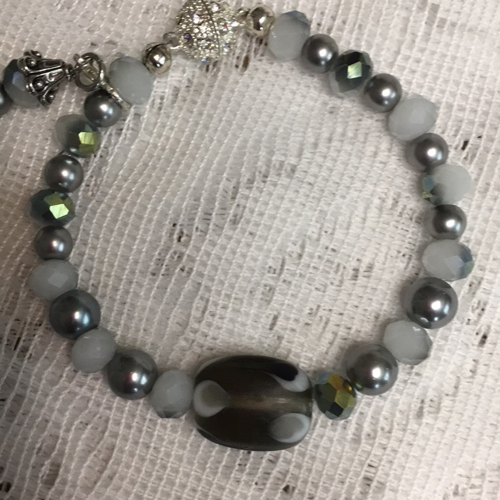 ARTESIAN GREY & WHITE  made Bracelet with a 15mm Crystals & Pearls on magnetic